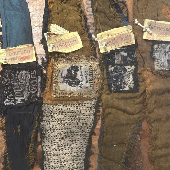 LAST ONE // FREE WITH A PURCHASE - Picture 3 of 17